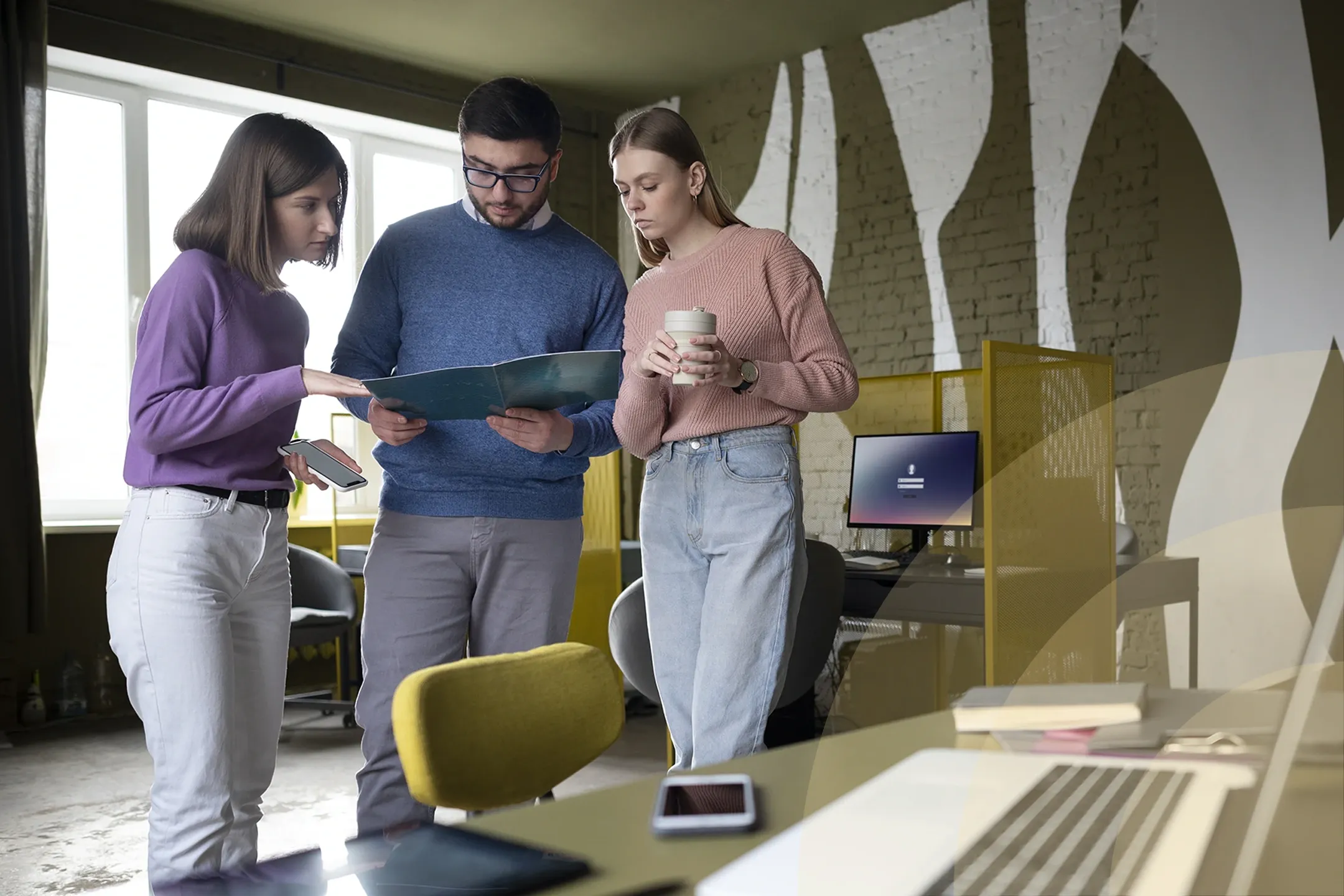 Equipo de mca-soluciones en sesión de planeación tecnológica